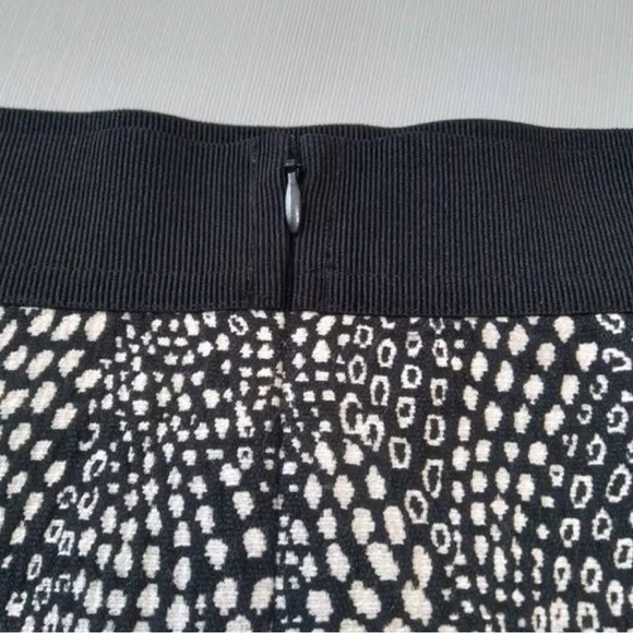 ANN TAYLOR Knit Knee High Waisted Pencil Skirt Mosaic print Black/white. (S) - Picture 14 of 16